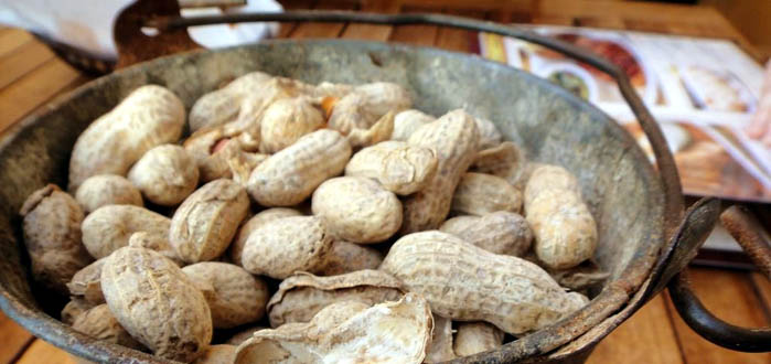 Lone Star Steakhouse peanuts